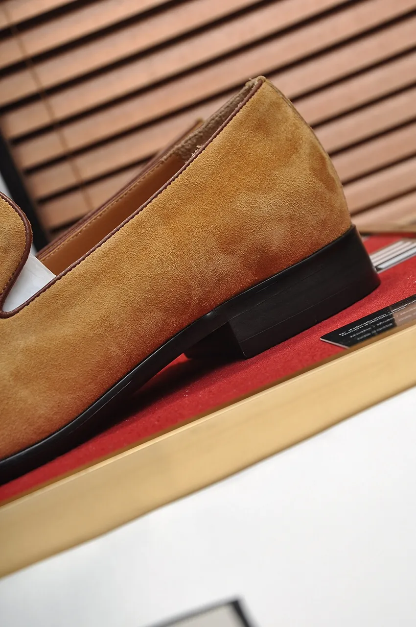 Men's men's shoes 💰500💶 [LV] (original single cowhide lining) 🍀LV's latest genuine leather business suit shoes are launched simultaneously on the official website. The first-layer cowhide imported from Italy is made of heavy gold, 💥official website 1:1 rubber outsole. Versatile to wear, high-end without losing class, and the color combination is extraordinary. This four-season style is alluring when worn on your feet, showing off your big-name flair. Standard code 38-45 (45 customized)